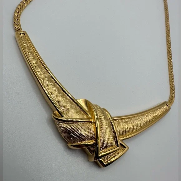 Vintage Avon Gold-Tone Knot Necklace - Picture 2 of 5